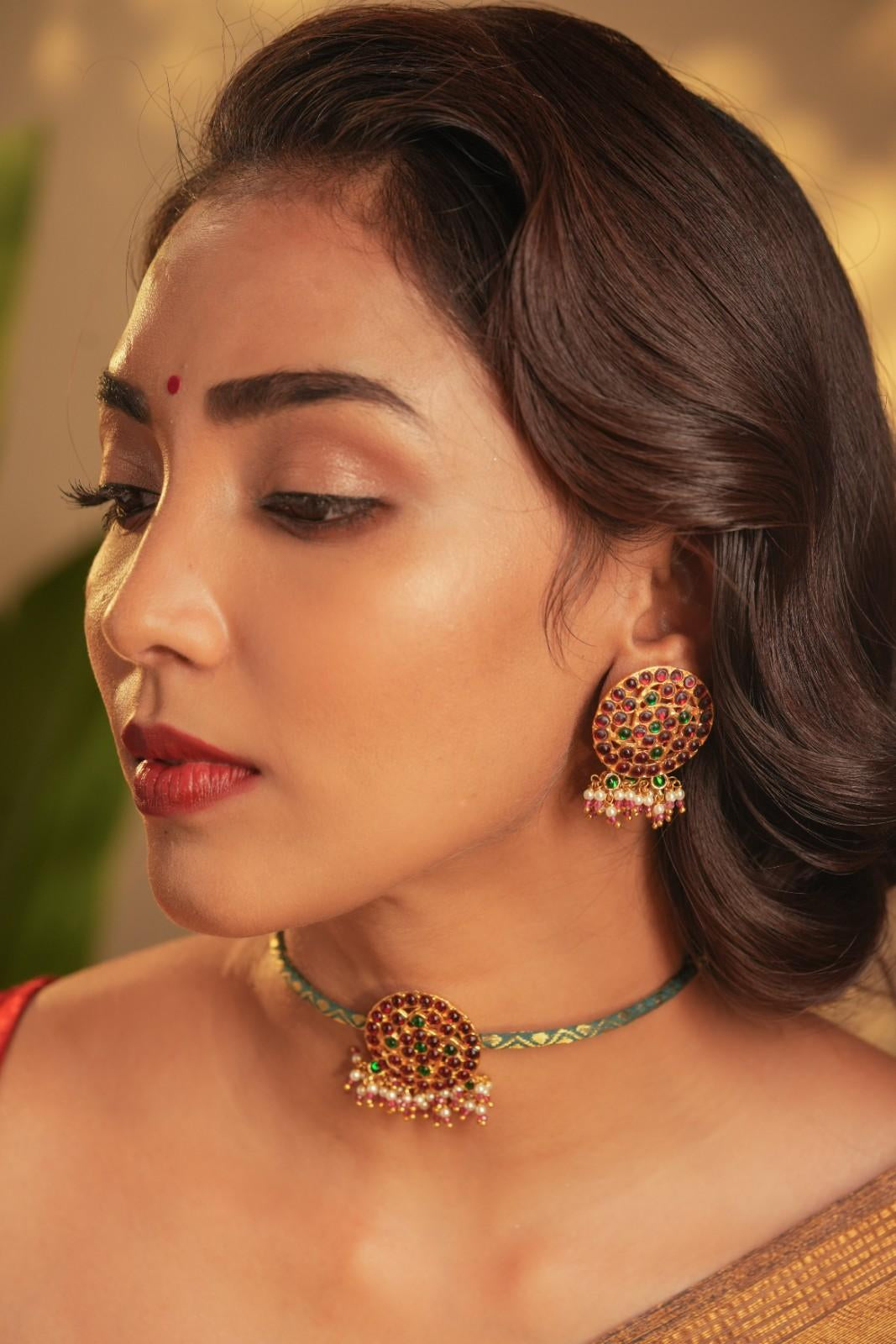 Green Adige with Temple Pendant and Pearls