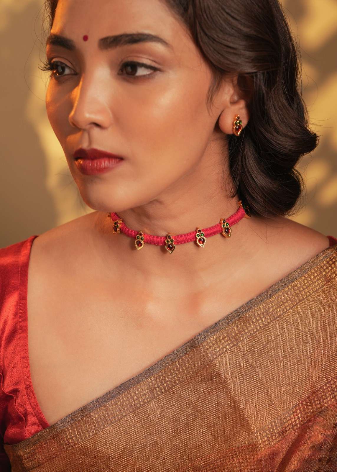 Temple Choker with Manga Motif in Red